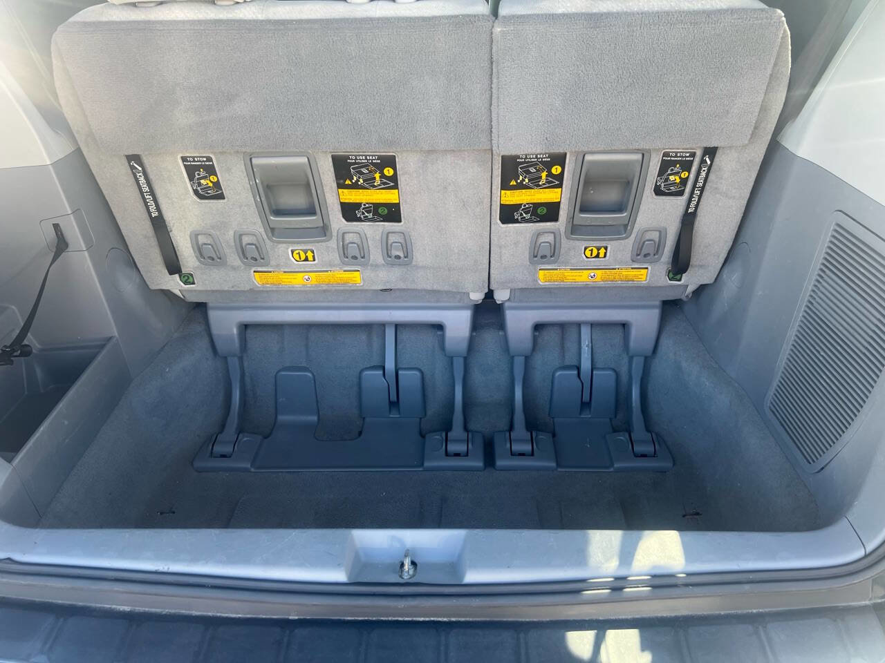 Used 2011 Toyota Sienna LE image 18