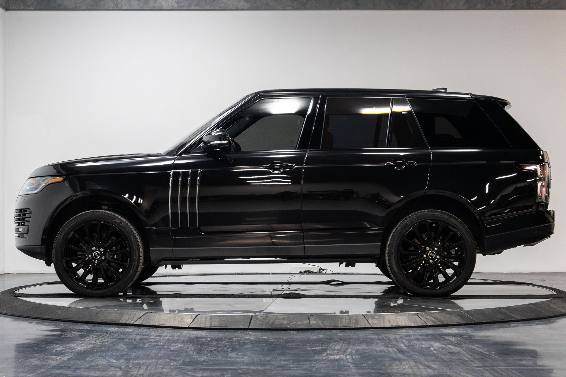 Used 2022 Land Rover Range Rover Autobiography image 25