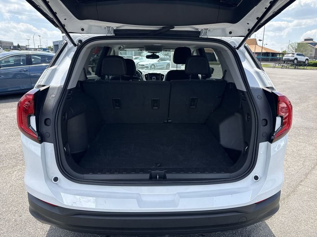 Used 2024 GMC Terrain SLE FWD image 17