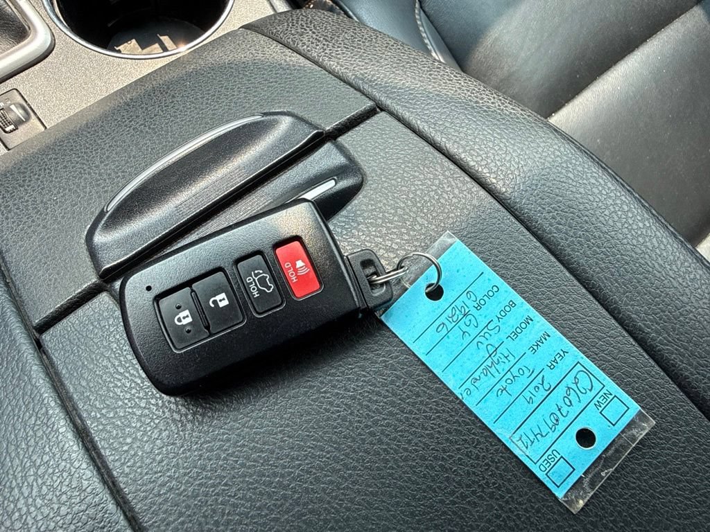 Used 2019 Toyota Highlander XLE AWD/4WD image 37