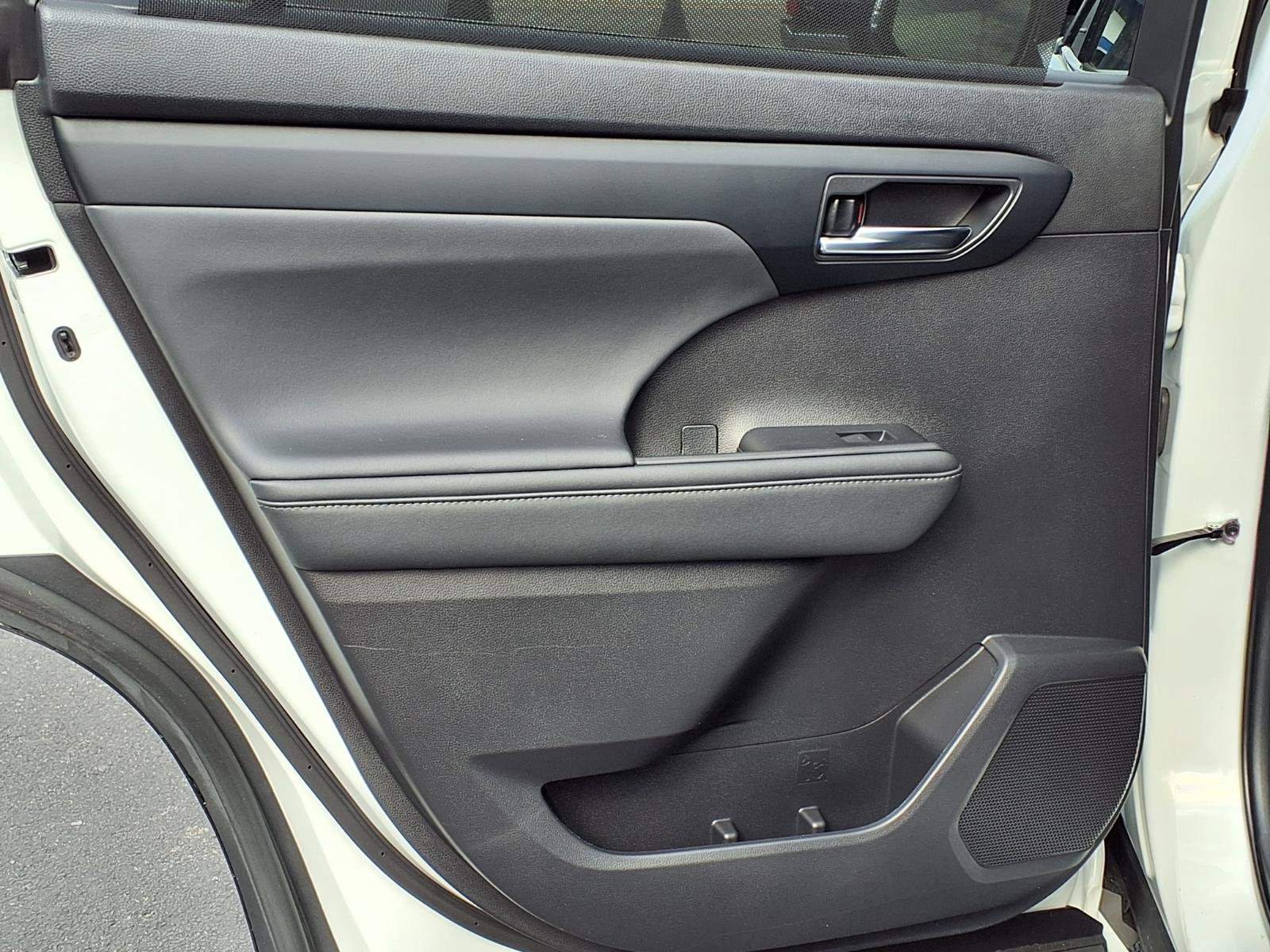 Used 2022 Toyota Highlander XLE image 17