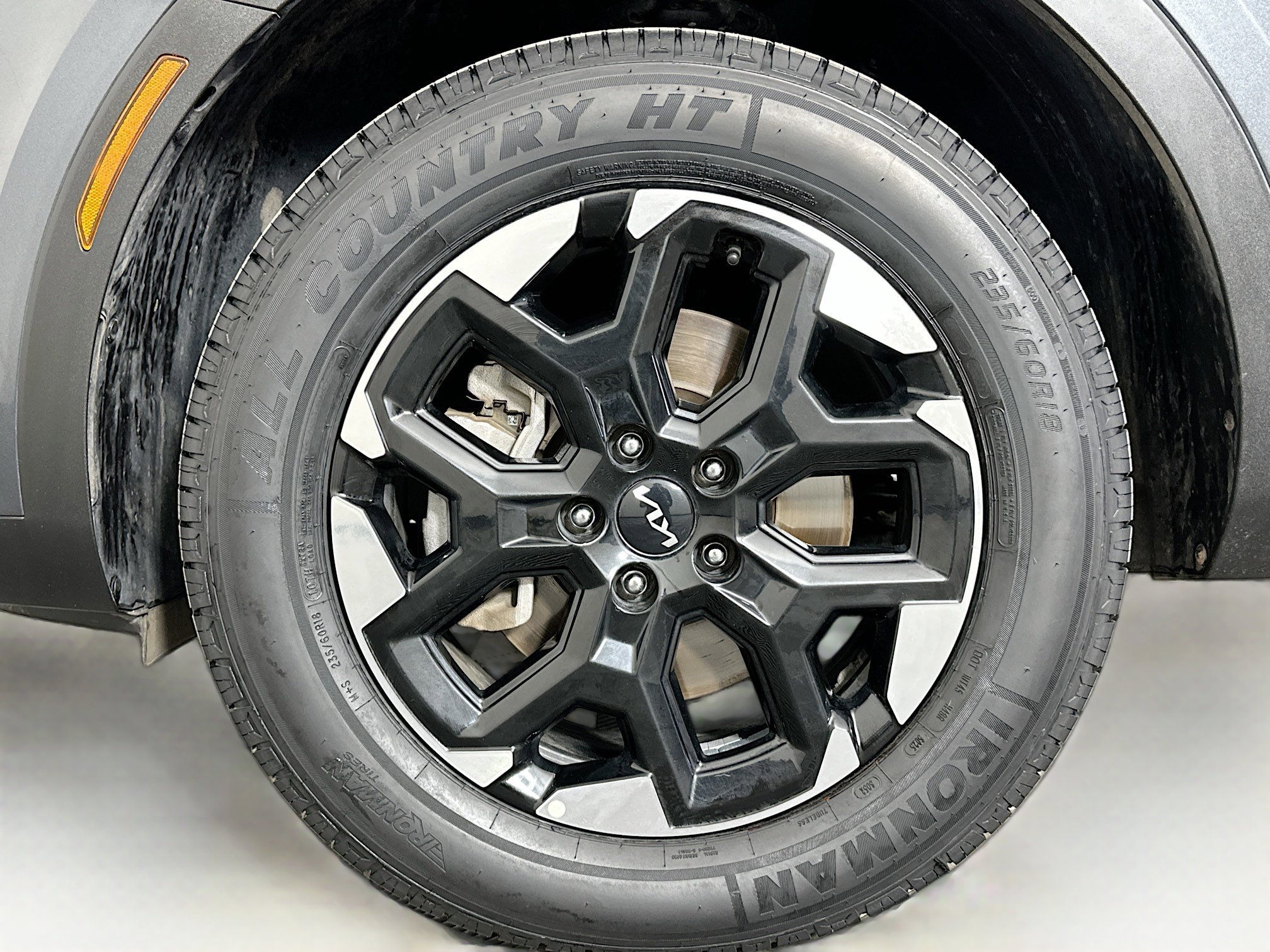 Used 2024 Kia Sorento S image 11