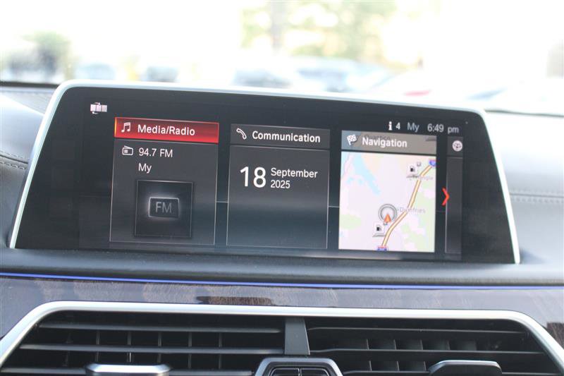 Used 2018 BMW 750i xDrive image 19