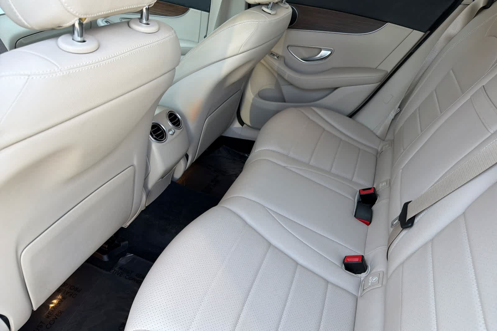 Used 2022 Mercedes-Benz GLC 300 4MATIC image 4