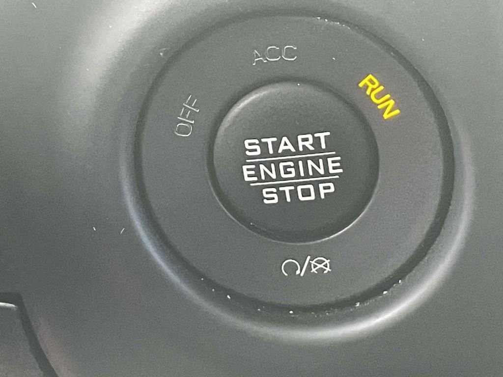 Used 2018 Jeep Wrangler Unlimited Sahara image 25