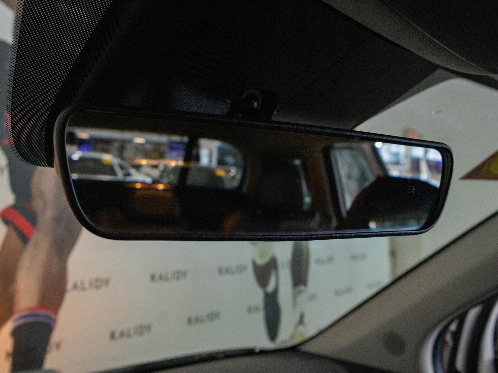 Used 2025 Kia Carnival image 13