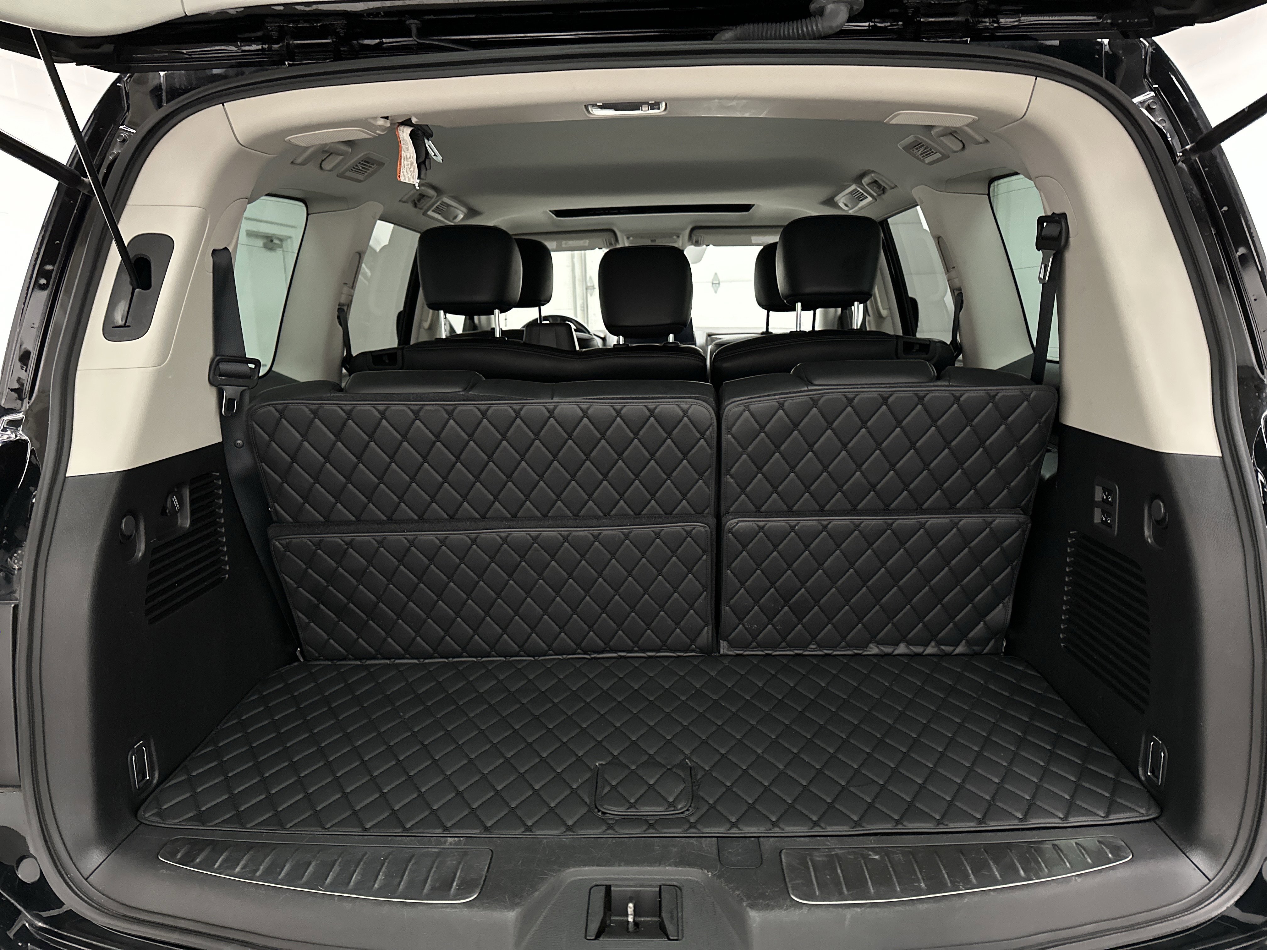 Used 2023 Nissan Armada Platinum image 16