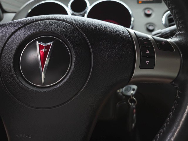 Used 2006 Pontiac Solstice Convertible w/ Premium Package RWD image 19