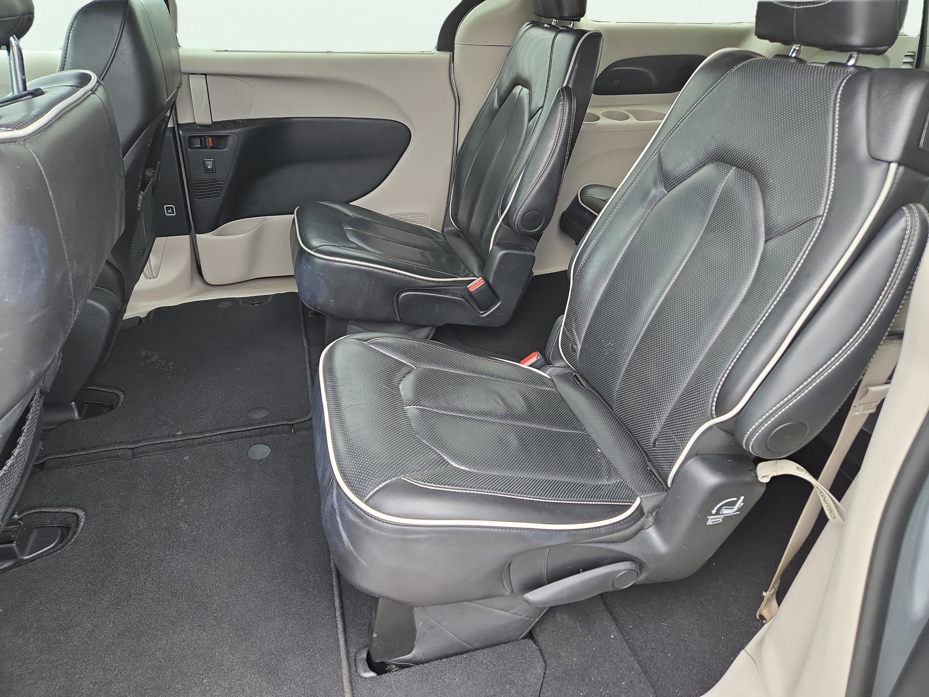 Used 2024 Chrysler Pacifica Limited image 18