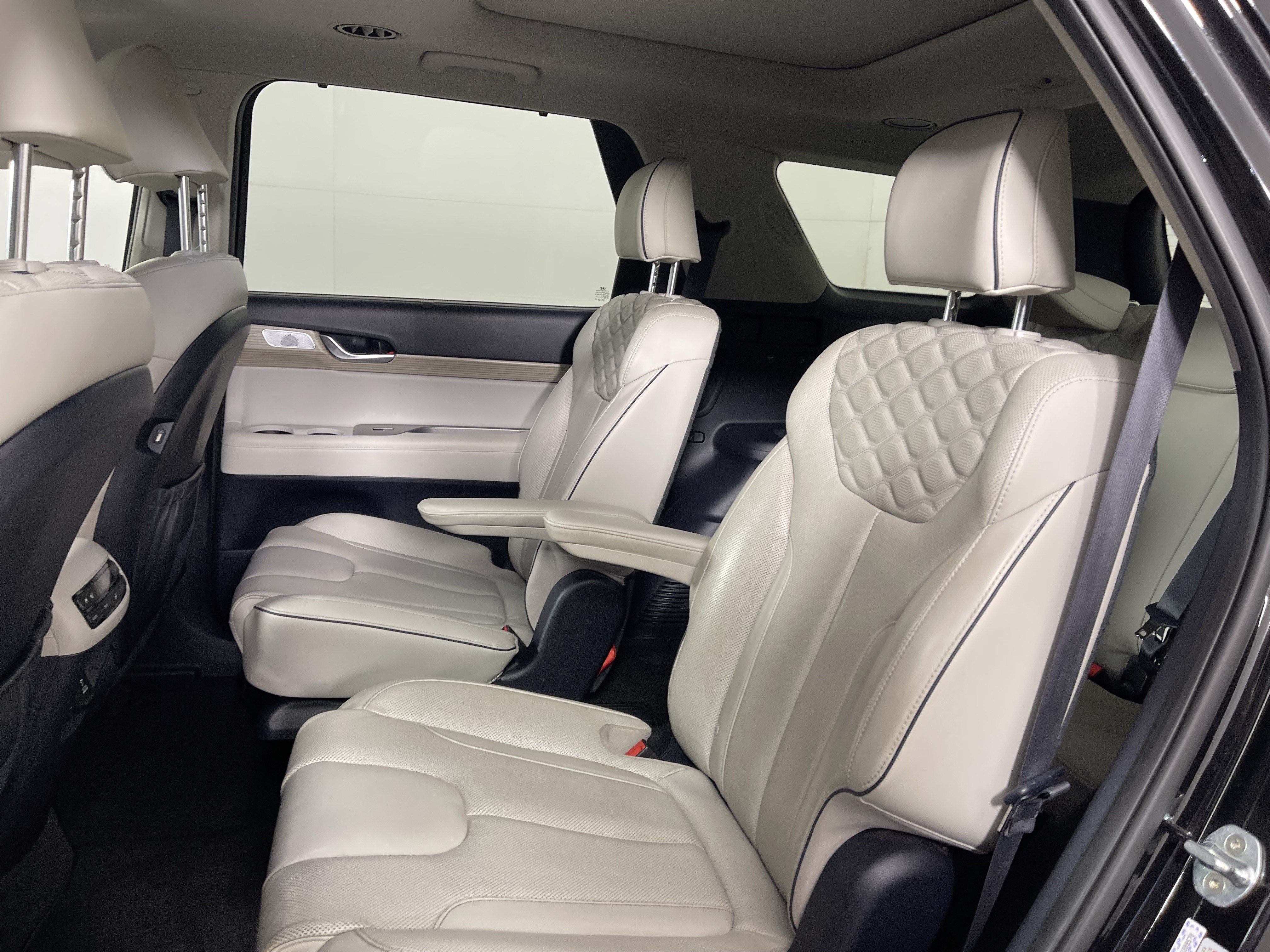 Used 2022 Hyundai Palisade Limited w/ Cargo Package AWD/4WD image 15