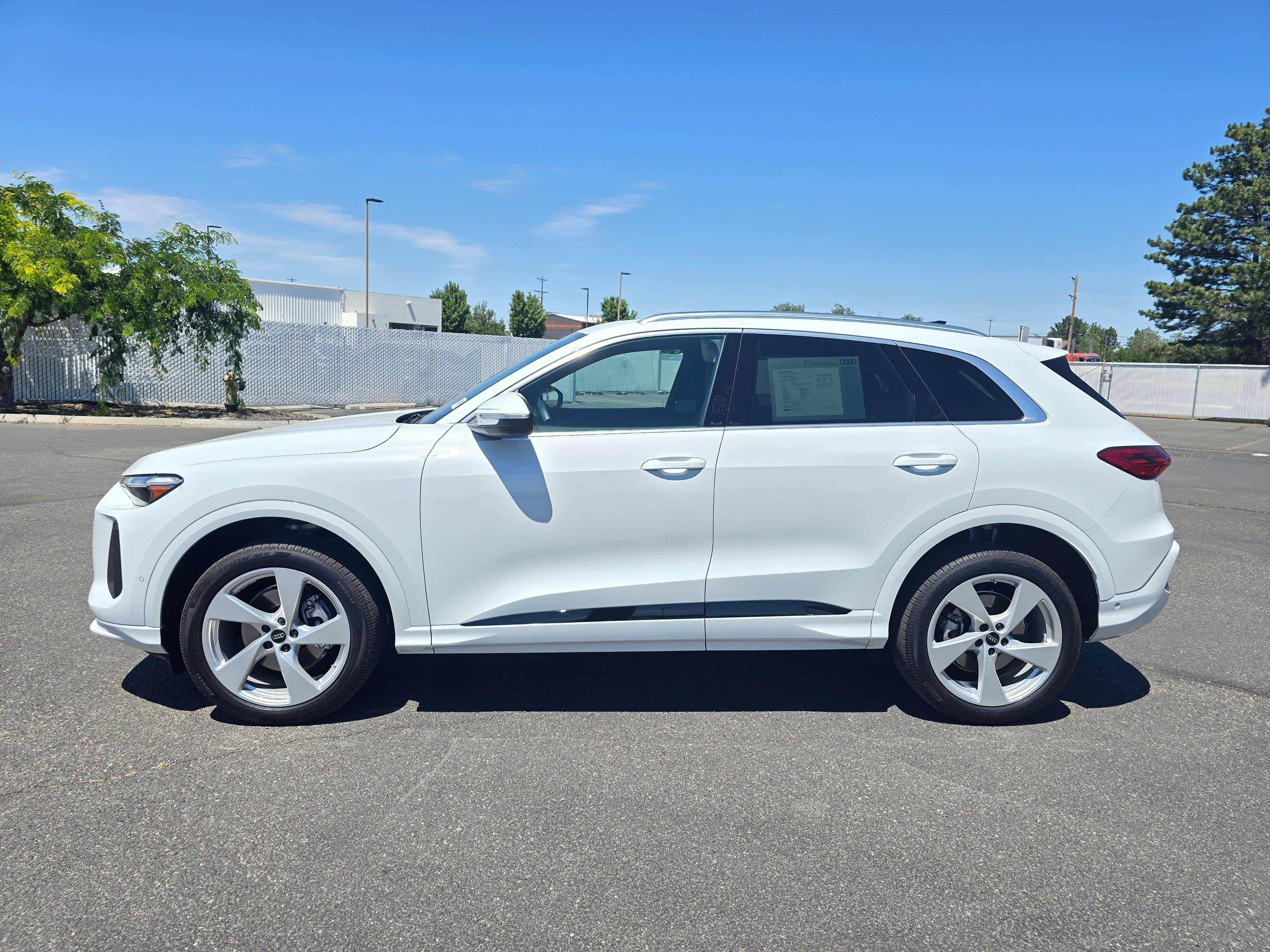 Certified 2025 Audi Q5 Premium Plus w/ Premium Plus AWD/4WD image 3