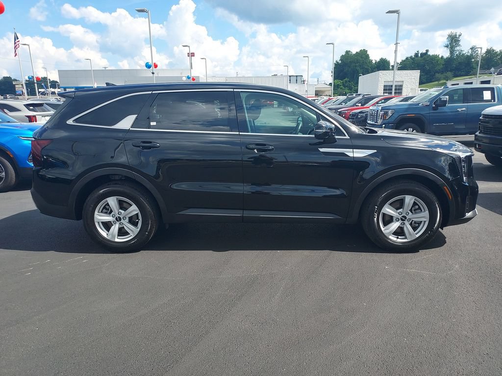 Used 2026 Kia Sorento LX FWD image 6