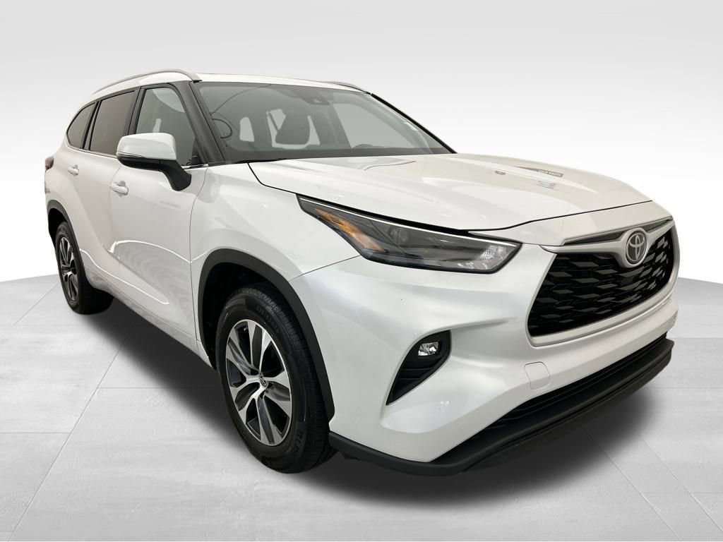 Used 2024 Toyota Highlander XLE image 7