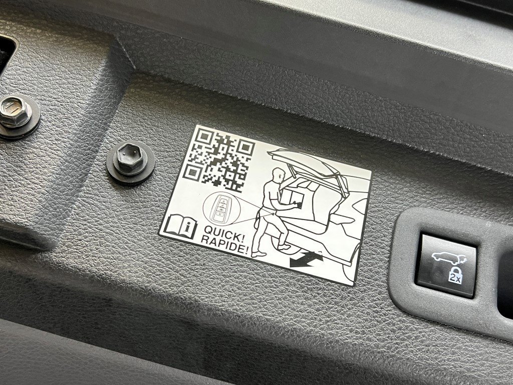 Used 2023 Toyota Sienna Limited image 12