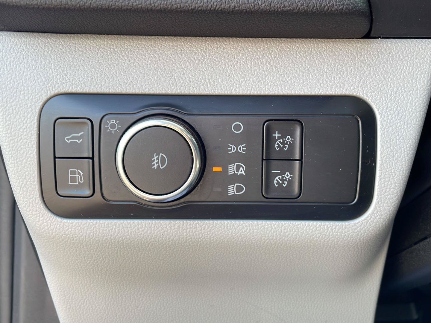 Used 2025 Ford Escape SE FWD image 14