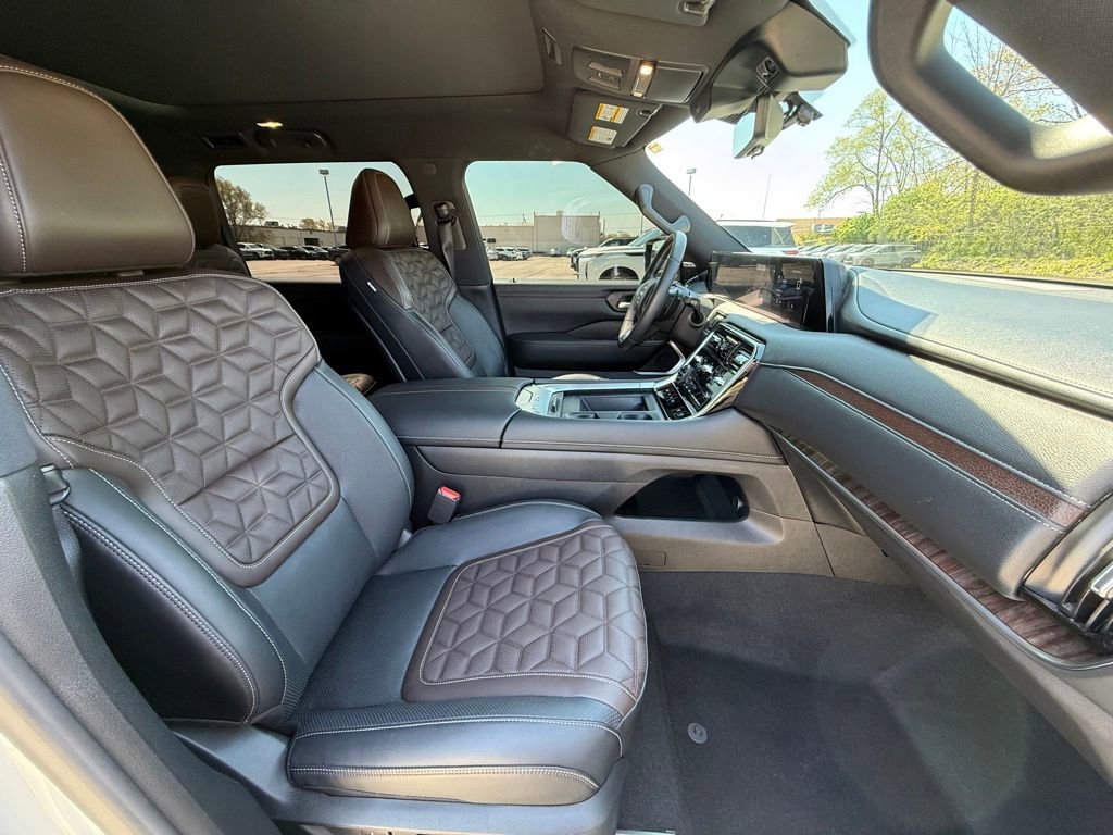 Used 2025 Nissan Armada Platinum Reserve AWD/4WD image 14