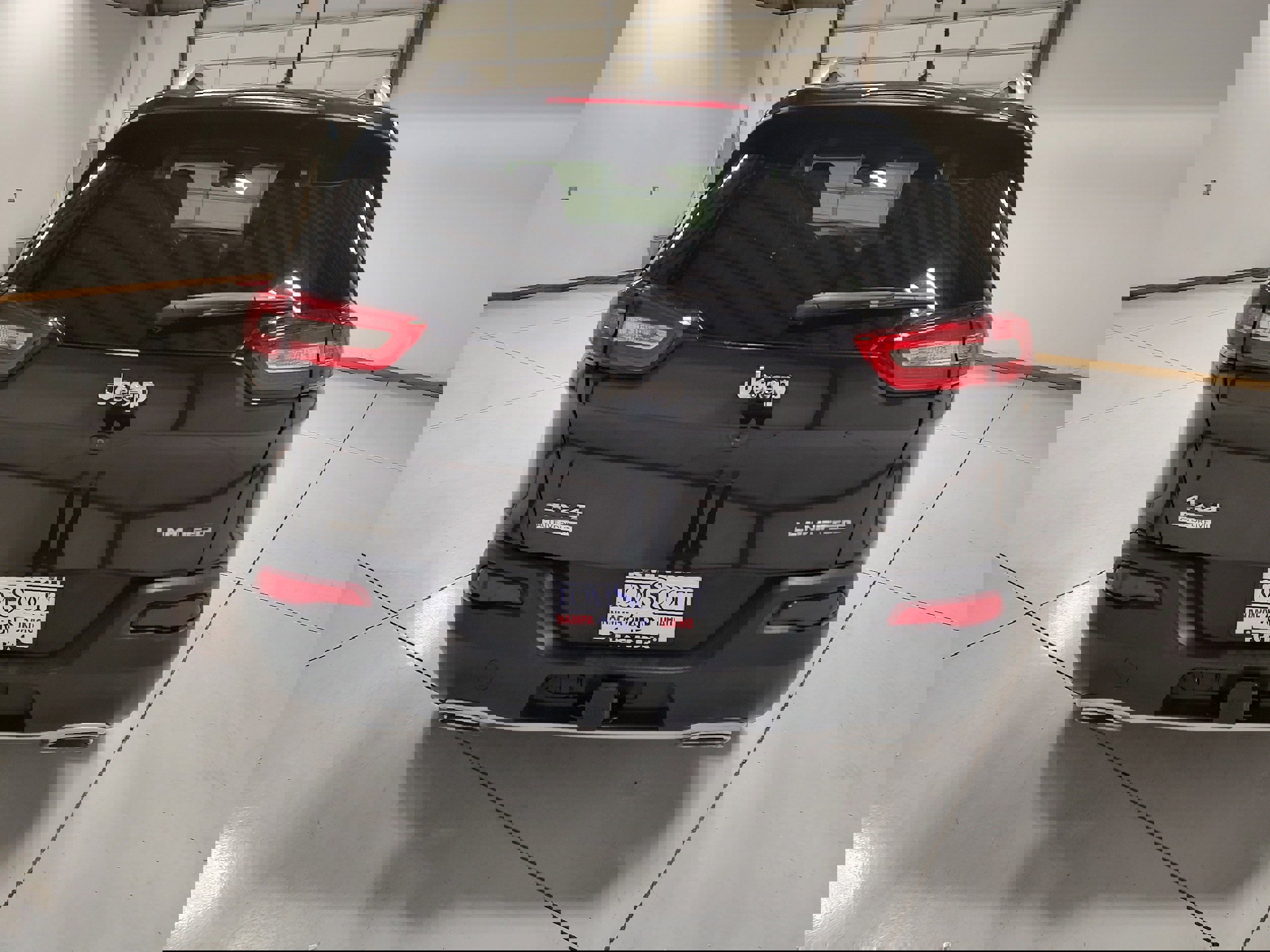 Used 2015 Jeep Cherokee Limited w/ Luxury Group image 10