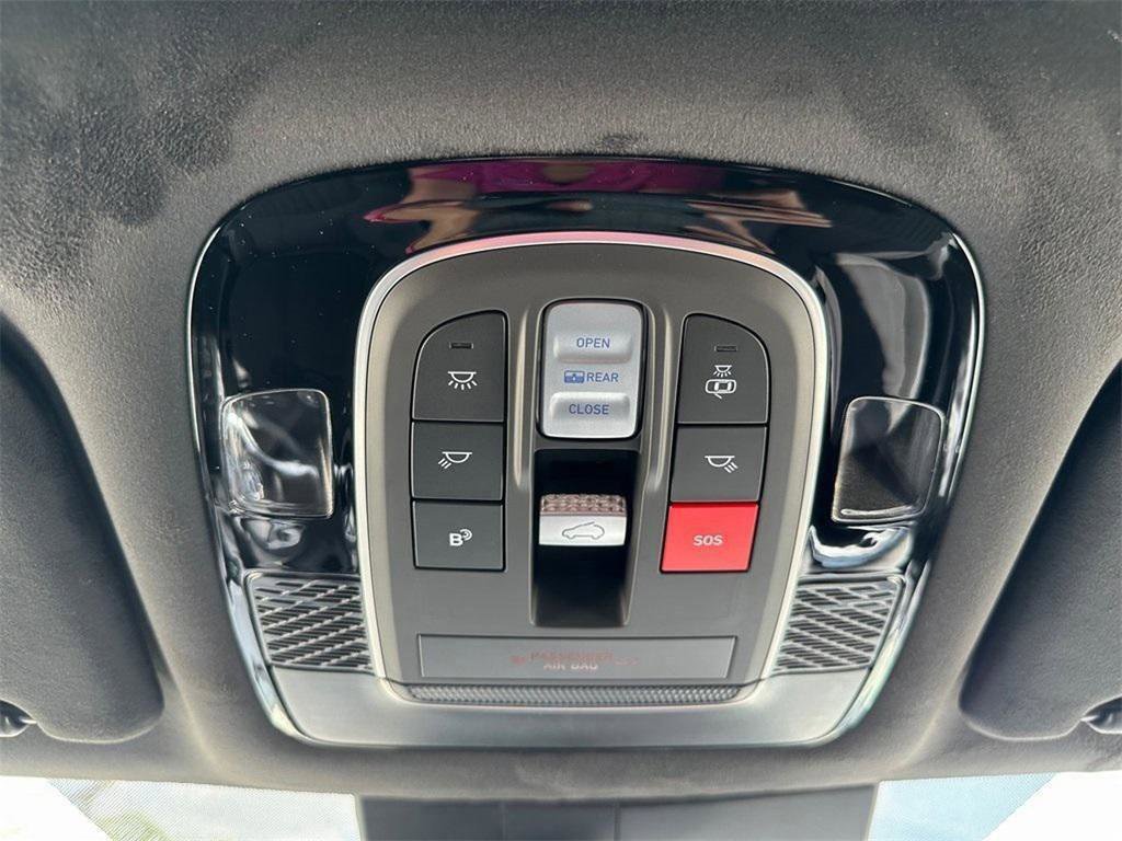 Used 2024 Hyundai Palisade Calligraphy image 23