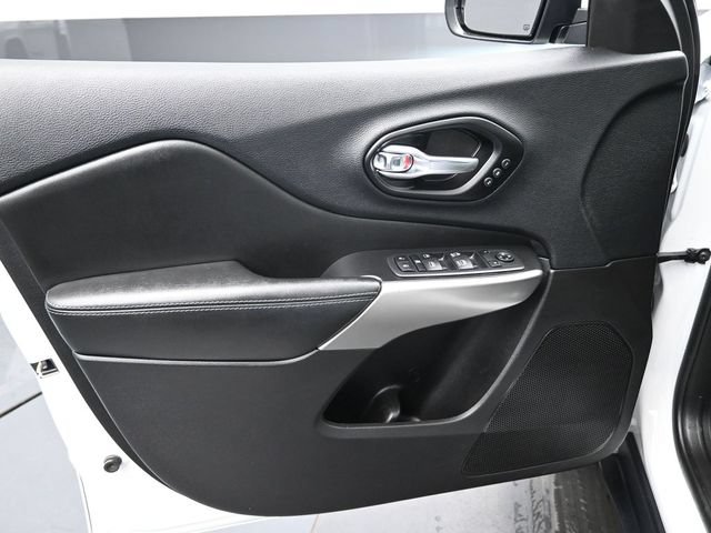 Used 2021 Jeep Cherokee High Altitude AWD/4WD image 28