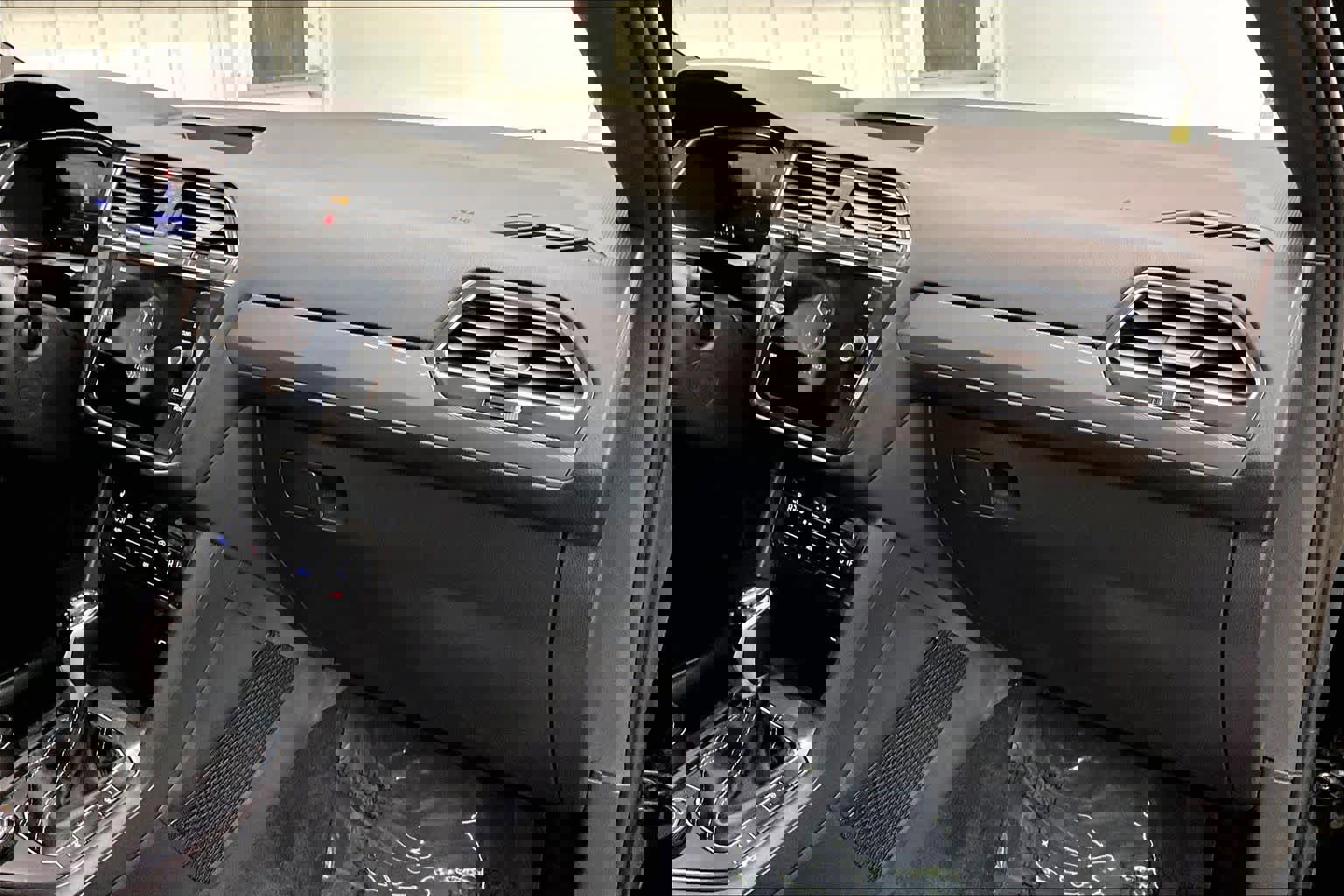 Used 2024 Volkswagen Tiguan SE R-Line image 19