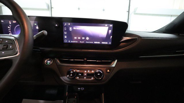 Used 2024 Buick Envista Preferred w/ Convenience I Package image 12