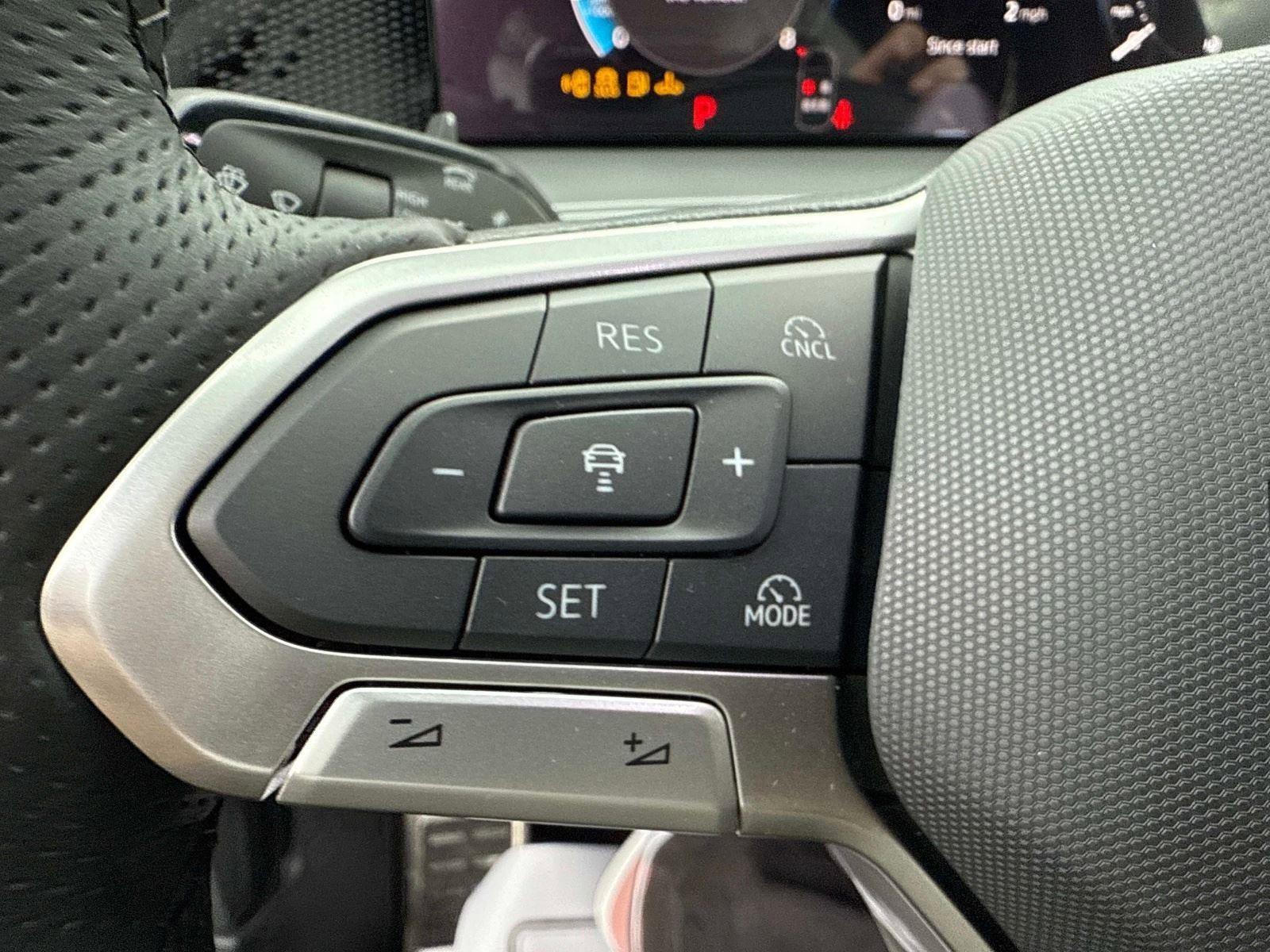 New 2026 Volkswagen Tiguan SE R-Line image 30