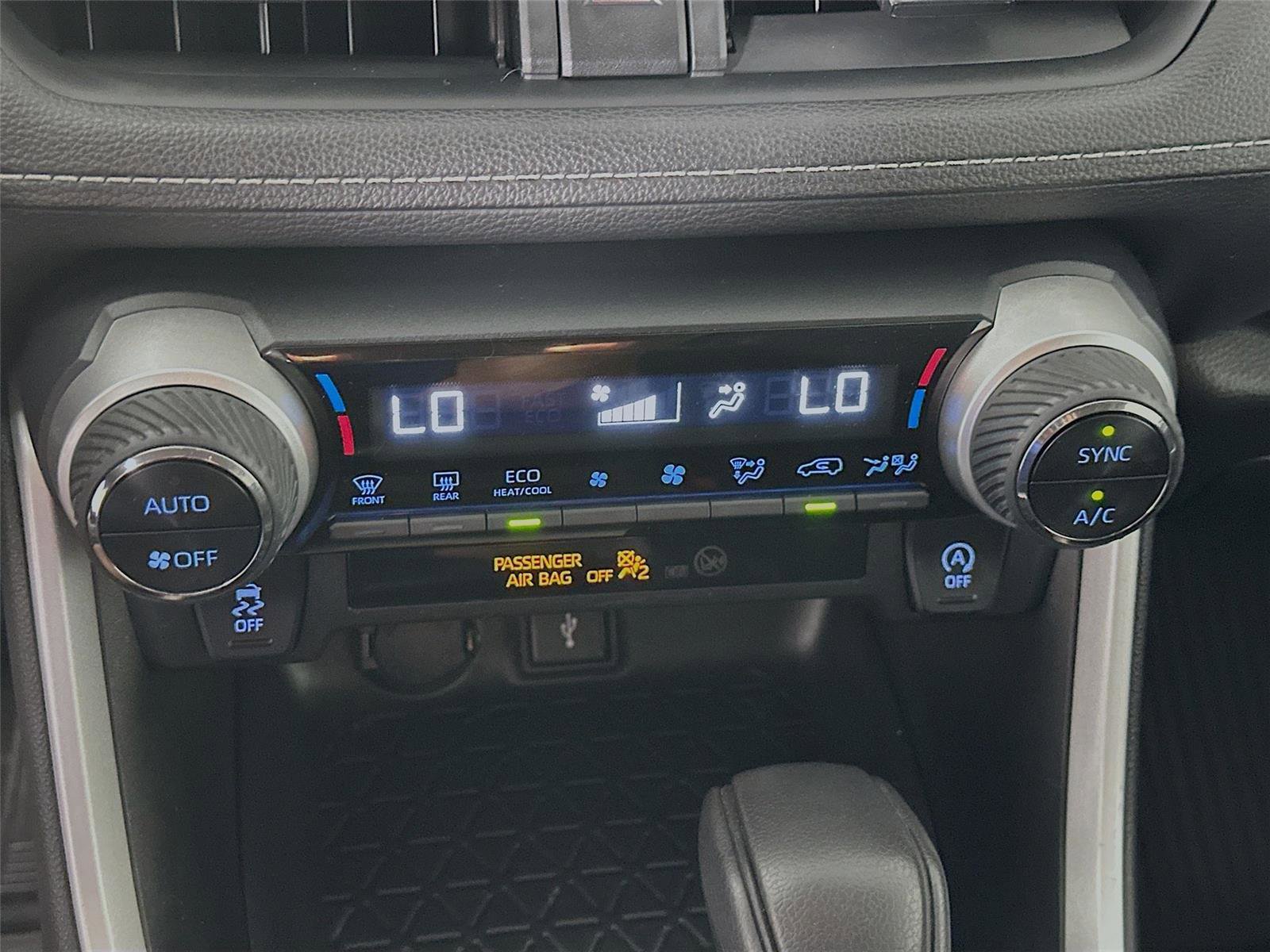 Used 2021 Toyota RAV4 XLE AWD/4WD image 9