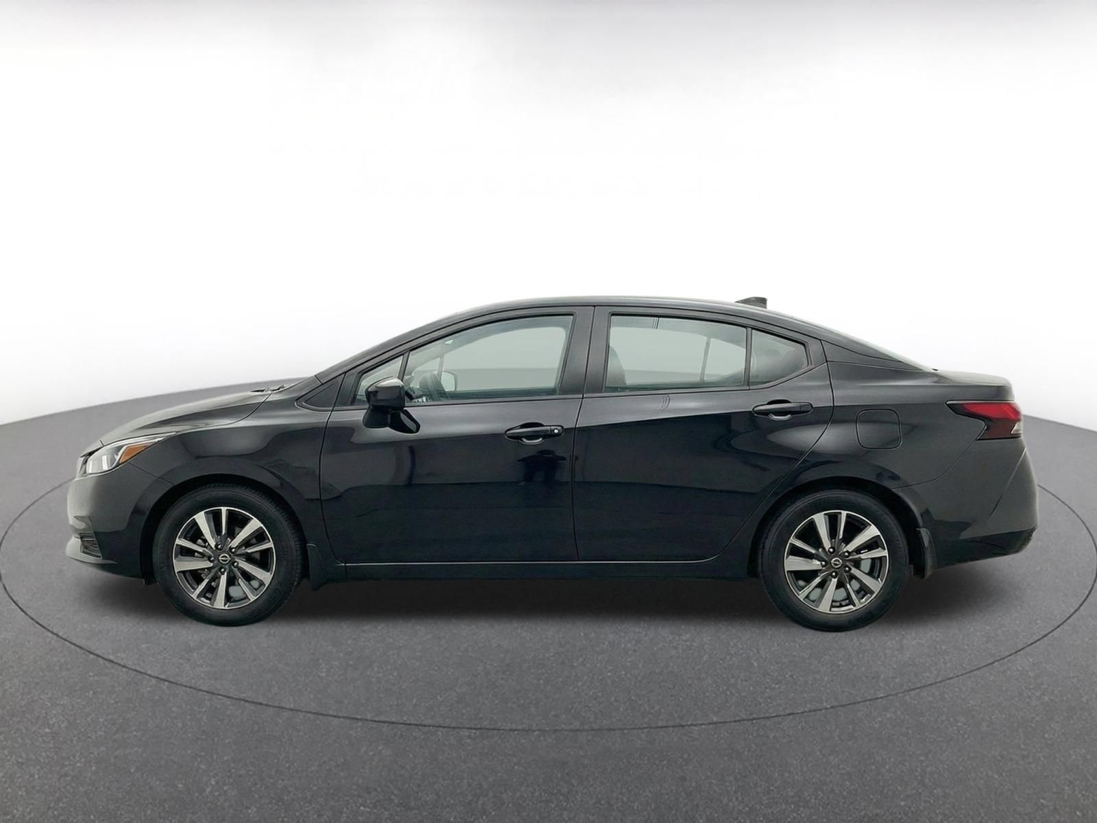 Used 2025 Nissan Versa SV FWD image 4