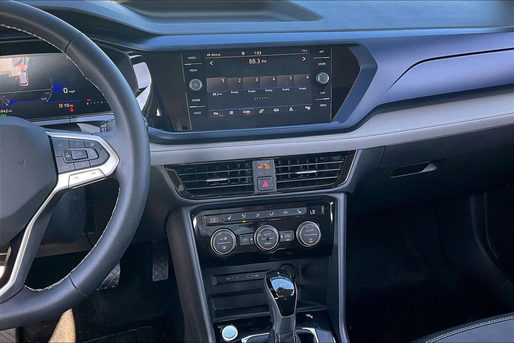 Used 2024 Volkswagen Taos SE image 9