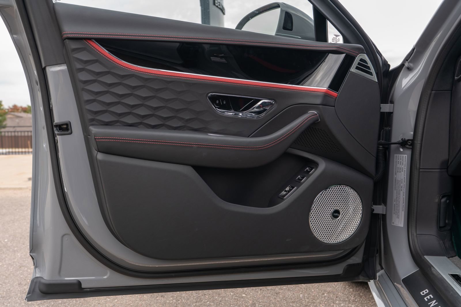 New 2025 Bentley Flying Spur Plug-In Hybrid image 23