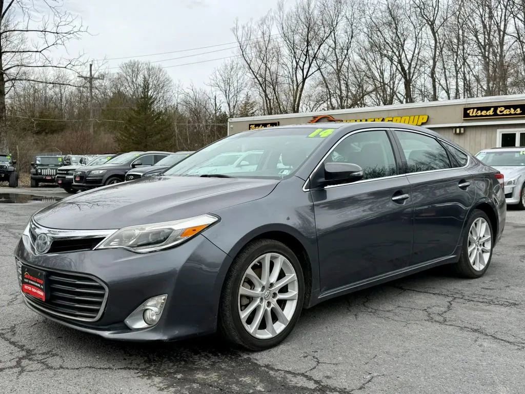 Used 2014 Toyota Avalon Limited w/ Technology Package FWD image 4