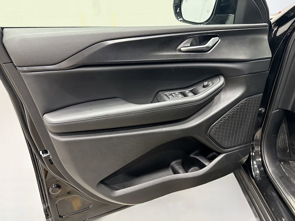 New 2025 Jeep Grand Cherokee L Altitude image 17