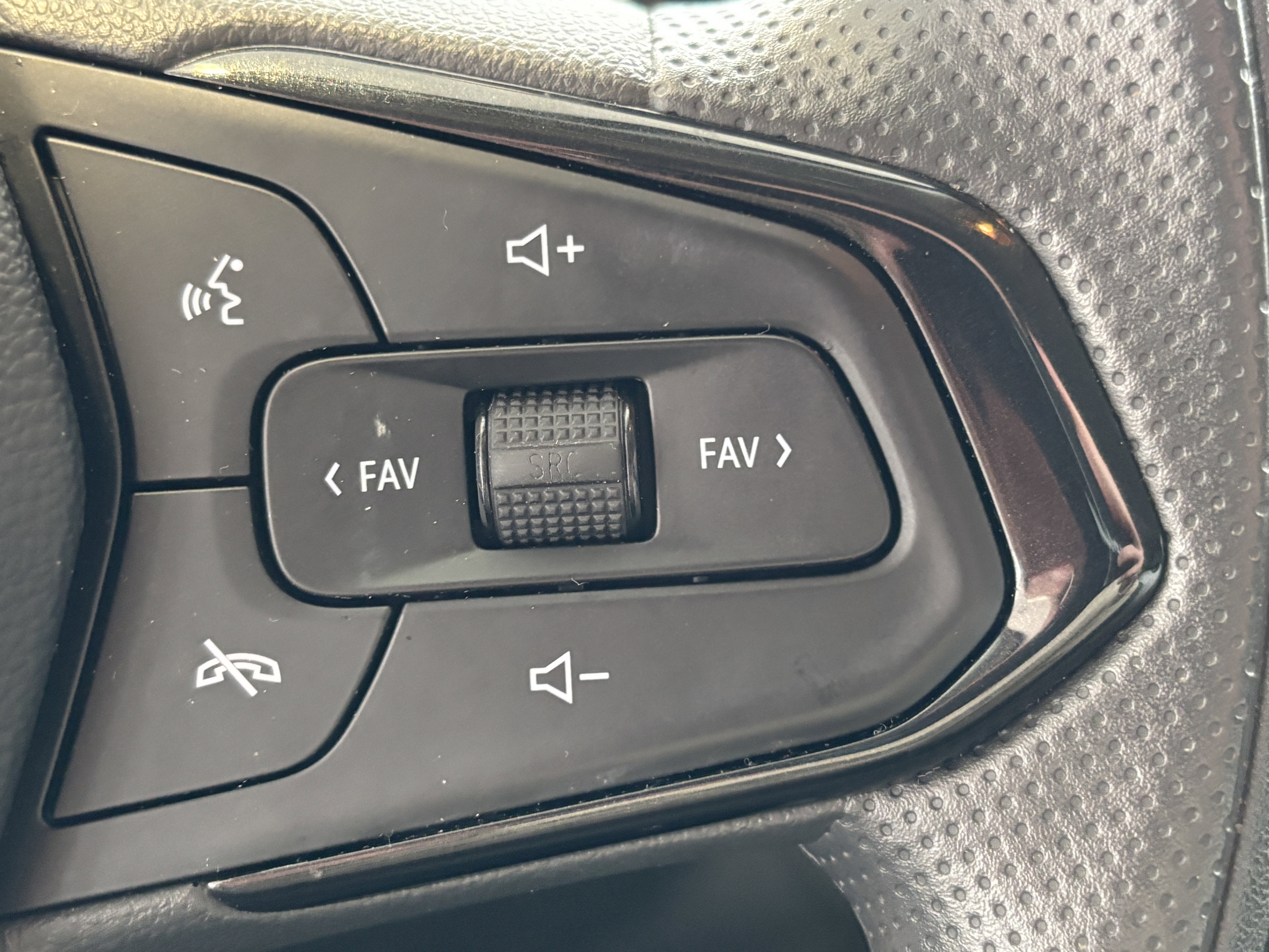 Used 2024 Chevrolet Trax LS w/ Driver Confidence Package image 9