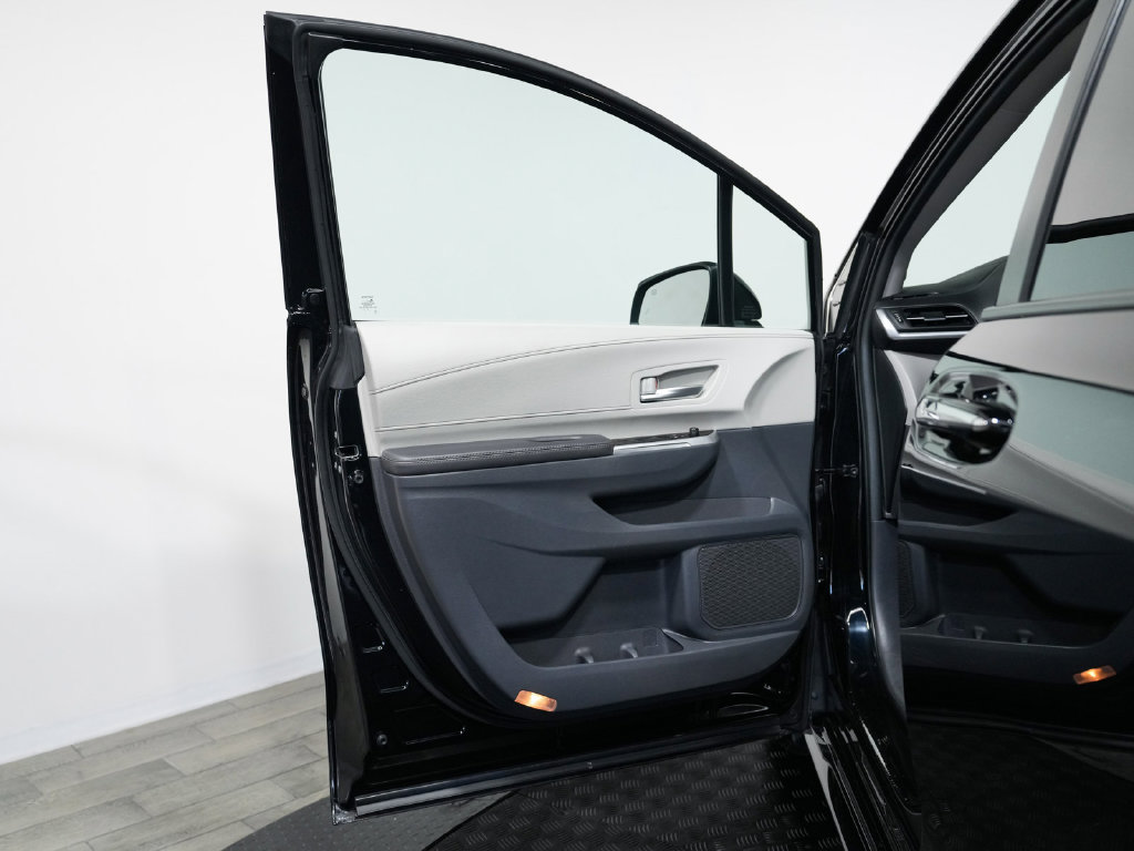 Used 2024 Toyota Sienna XLE w/ XLE Plus Package FWD image 10