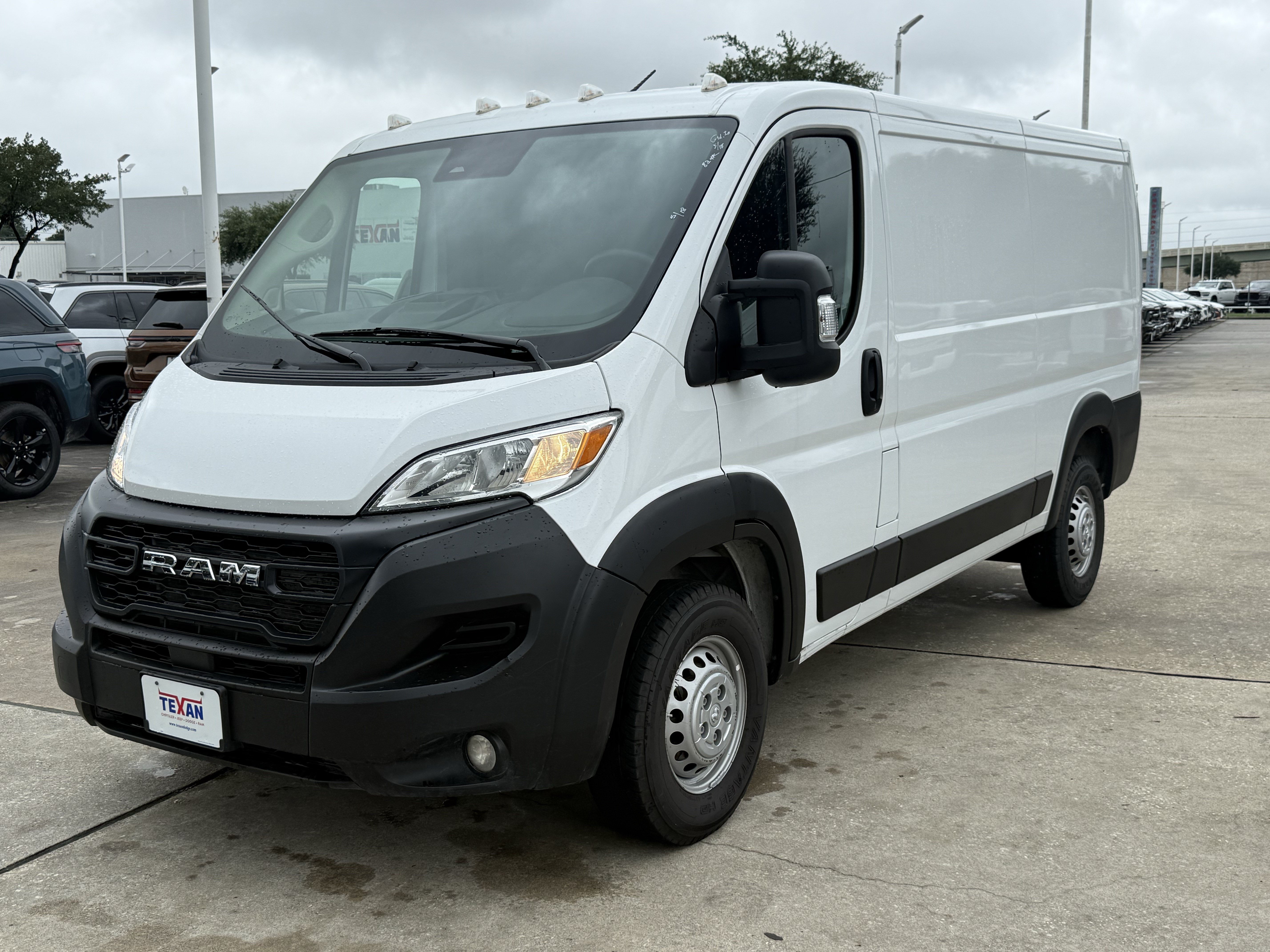 Used 2025 RAM ProMaster 2500 w/ Convenience Group FWD image 9