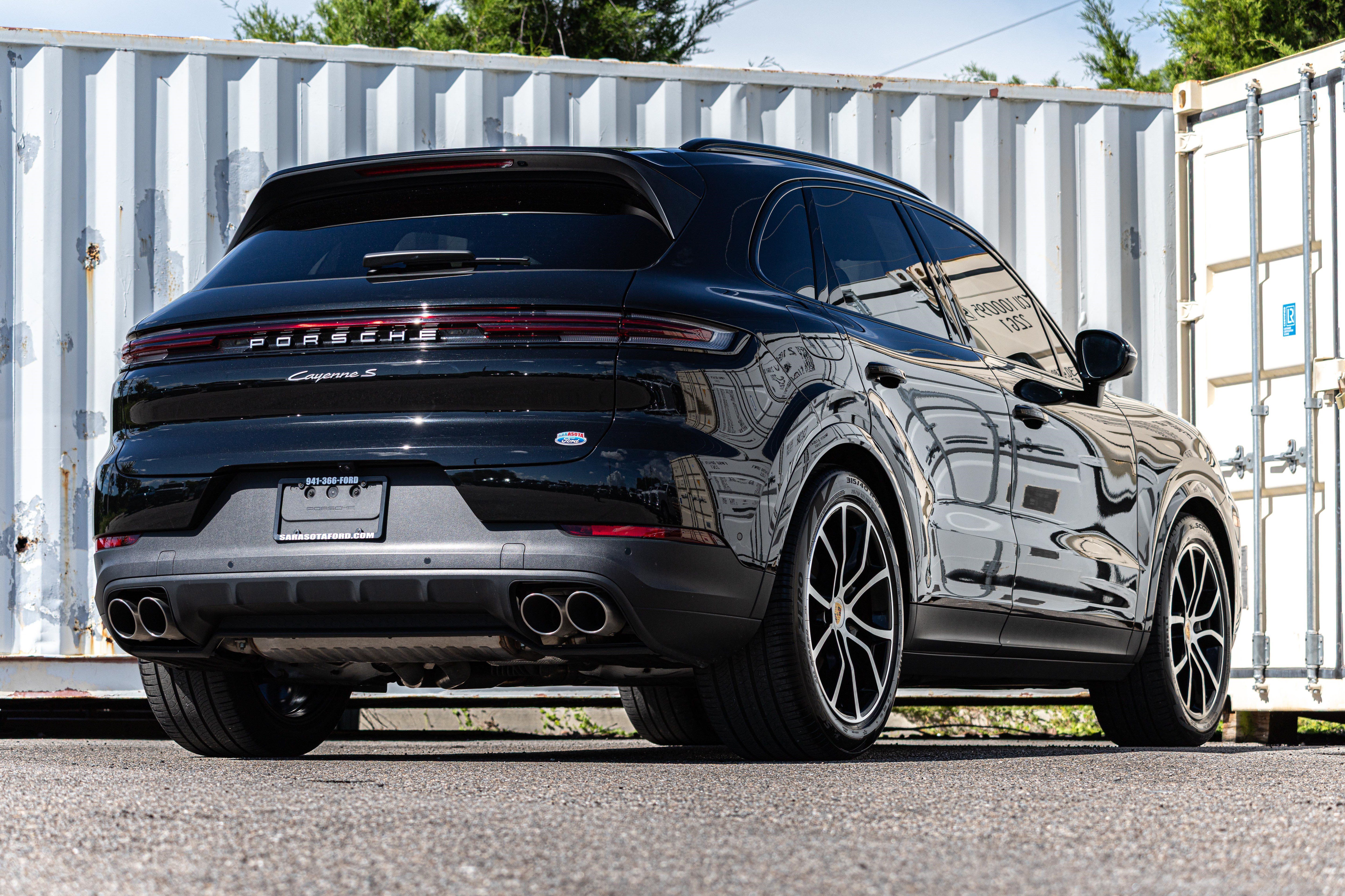 Used 2024 Porsche Cayenne S AWD/4WD image 4