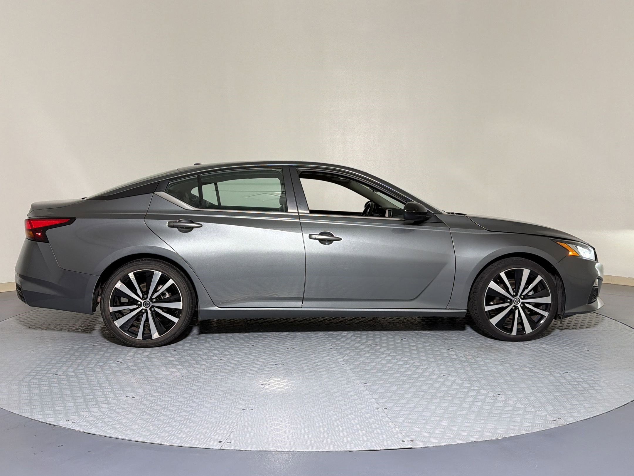 Used 2022 Nissan Altima 2.5 SR FWD image 7