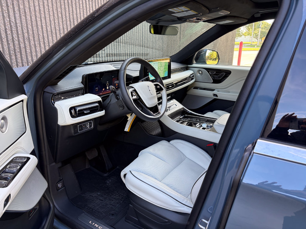 New 2026 Lincoln Aviator Black Label w/ Dynamic Handling Package AWD/4WD image 10