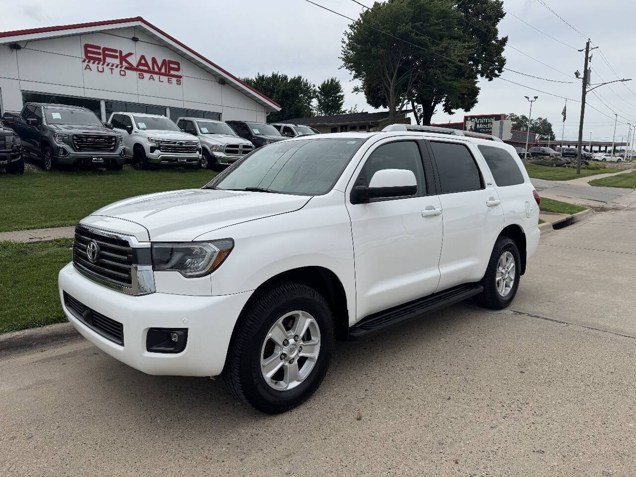 Used 2018 Toyota Sequoia SR5 w/ Premium Package AWD/4WD image 1