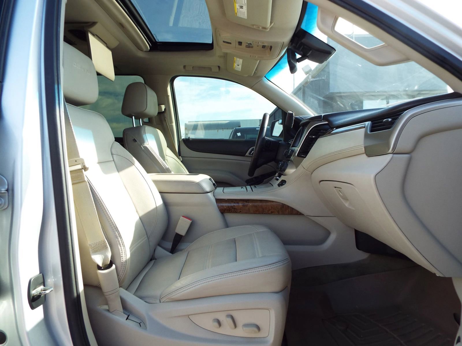 Used 2015 GMC Yukon XL Denali w/ Touring Package RWD image 26