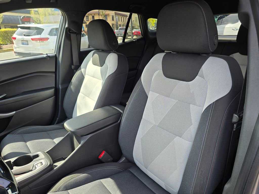Used 2025 Chevrolet Trax RS w/ Driver Confidence Package FWD image 21