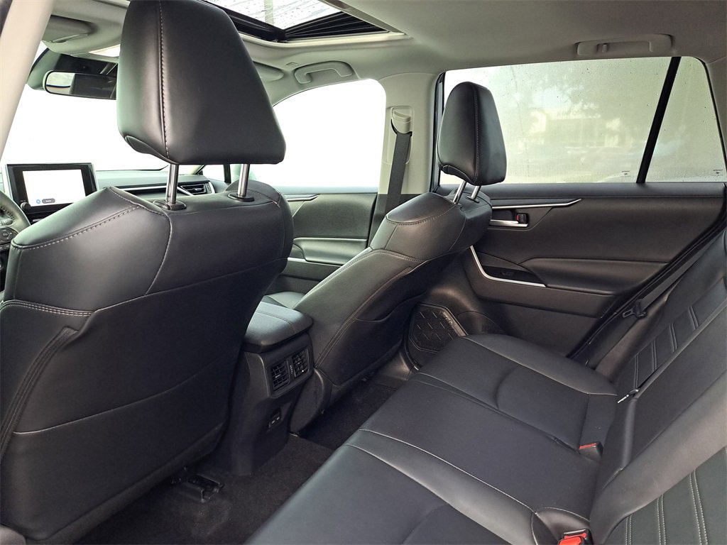 Used 2023 Toyota RAV4 XLE Premium image 6