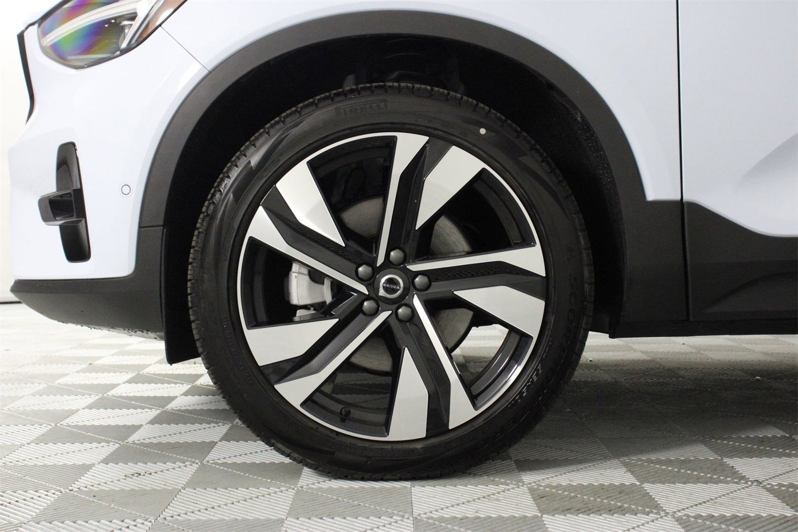 New 2025 Volvo XC40 B5 Plus w/ Climate Package image 13