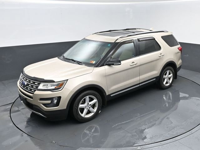 Used 2017 Ford Explorer XLT w/ Equipment Group 202A AWD/4WD image 24