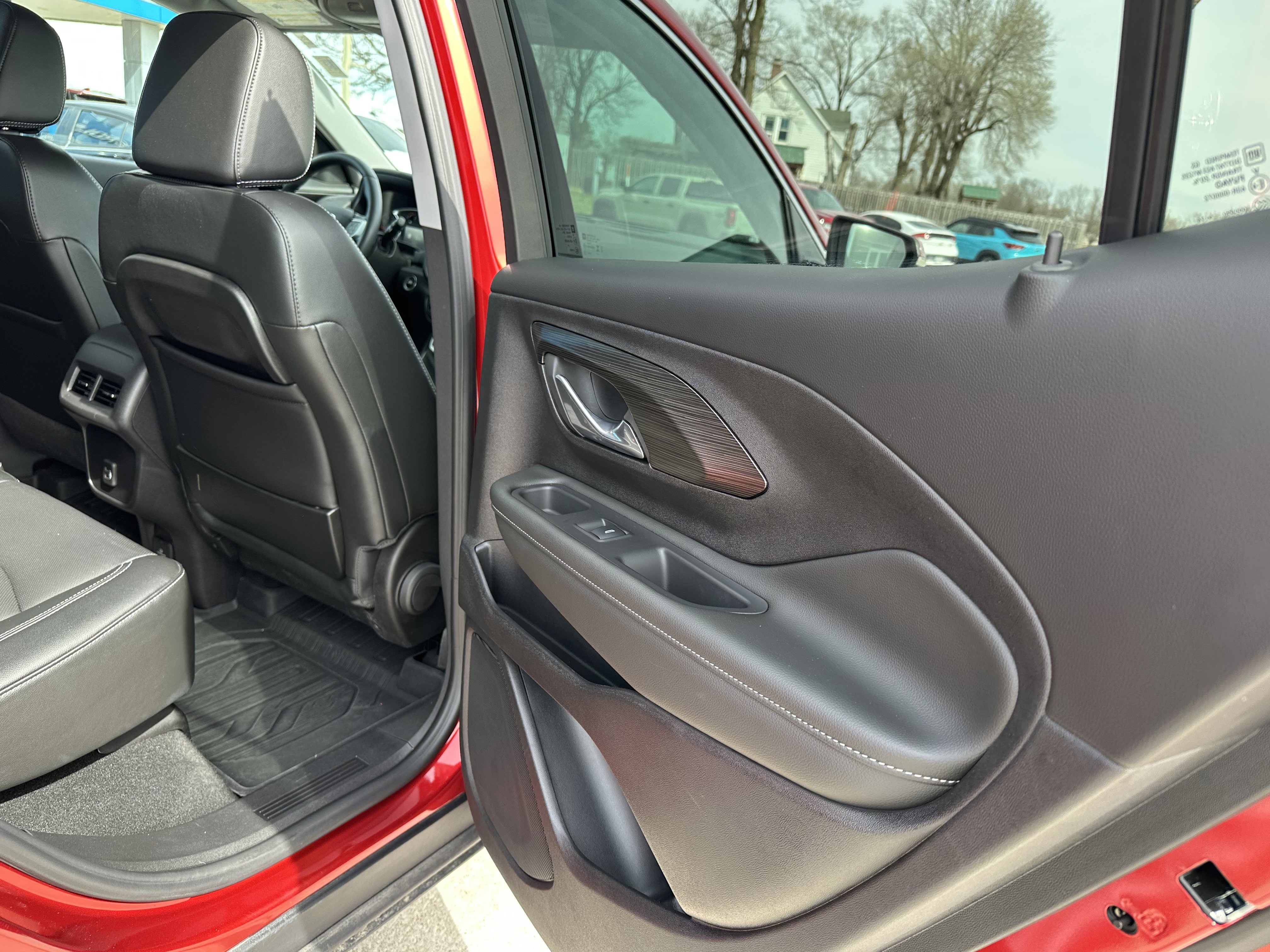 Used 2024 GMC Terrain SLT w/ Infotainment Package II image 33