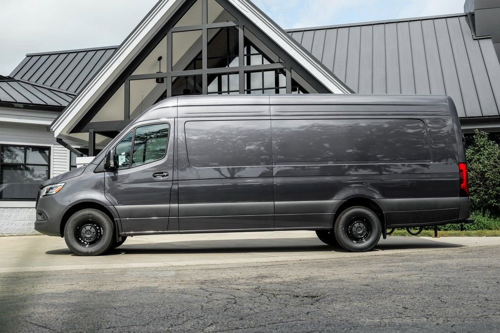 Used 2025 Mercedes-Benz Sprinter 2500 image 3