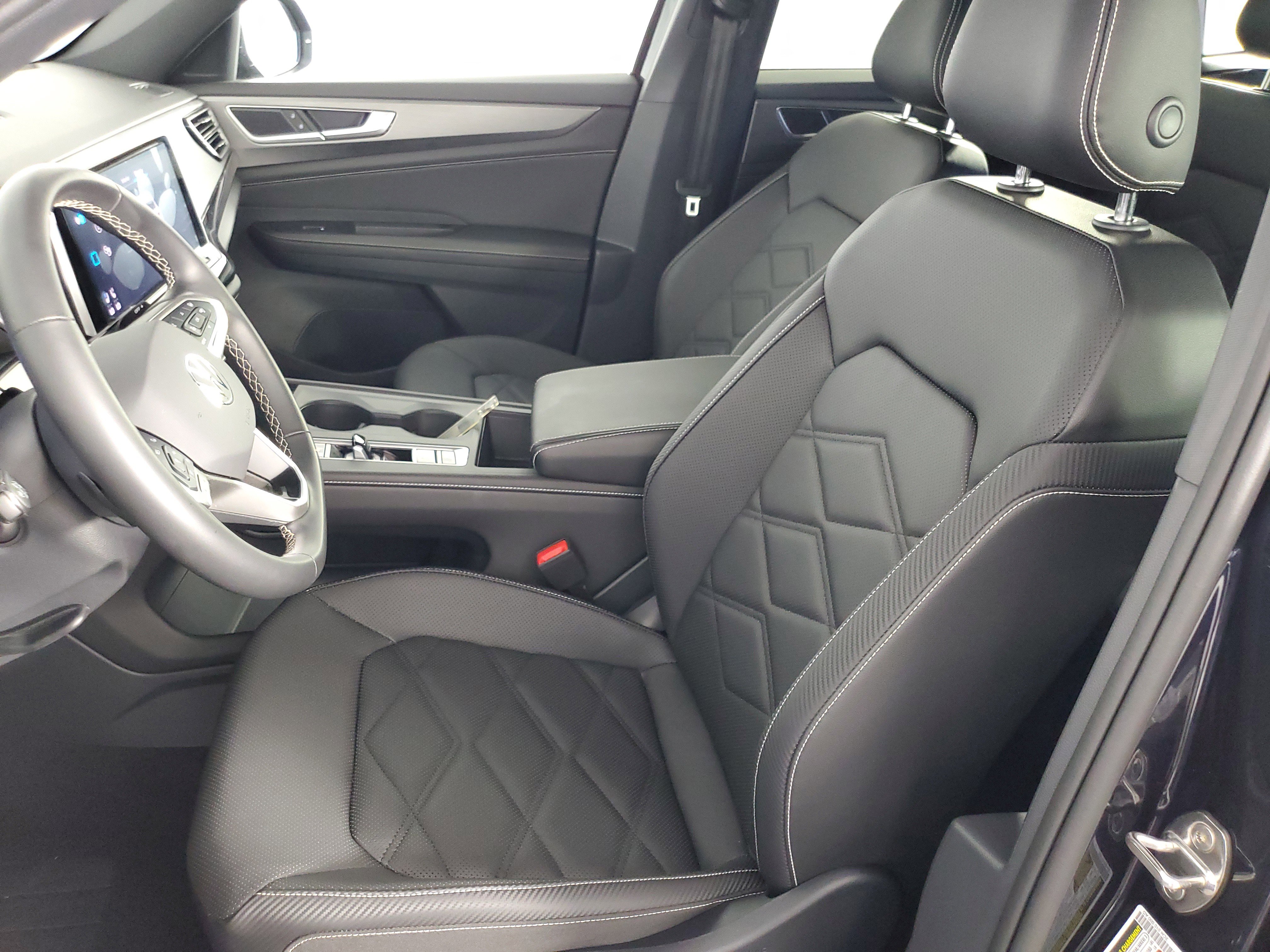 Used 2025 Volkswagen Atlas Cross Sport SE image 12