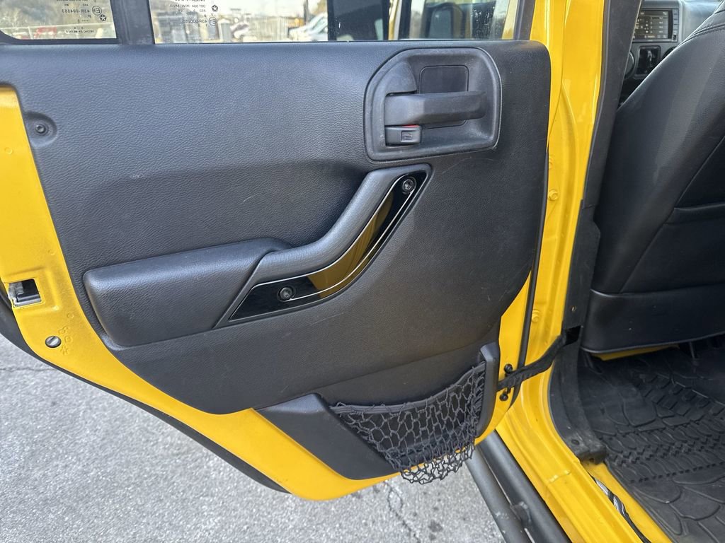 Used 2015 Jeep Wrangler Unlimited Sahara image 21
