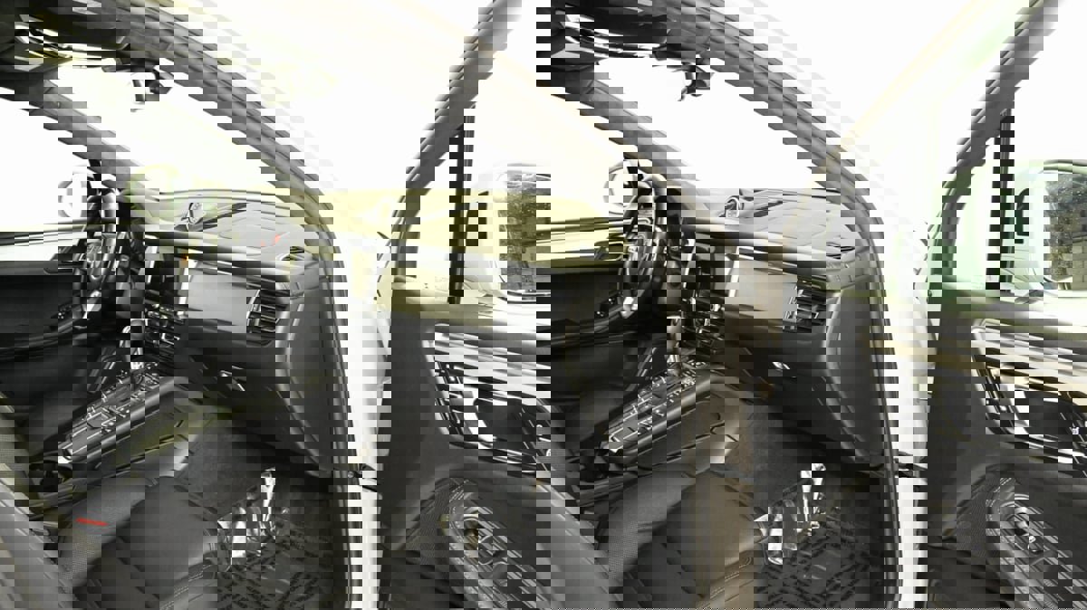 Used 2021 Porsche Macan Turbo w/ Premium Package Plus (PF0) image 39