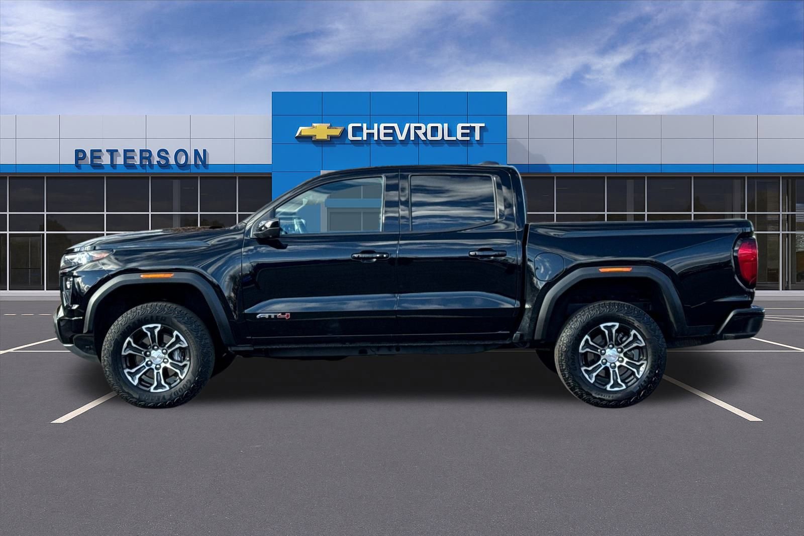 Used 2024 GMC Canyon AT4 w/ Technology Package image 7